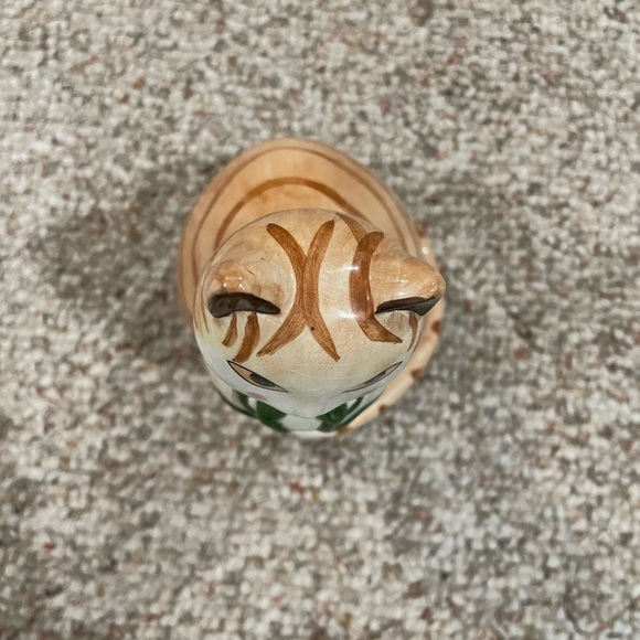MCM Striped Ceramic Cat Figurine Whimsical Tabby Feline Green Bow Vintage Kitsch - Picture 6 of 7